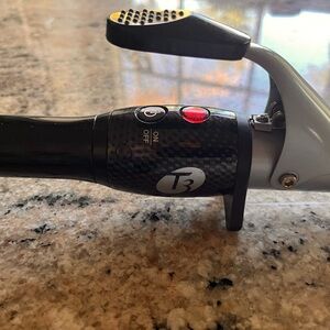T3 SinglePass Twirl 1.25 Inch Curling Iron
Be the first to review this product